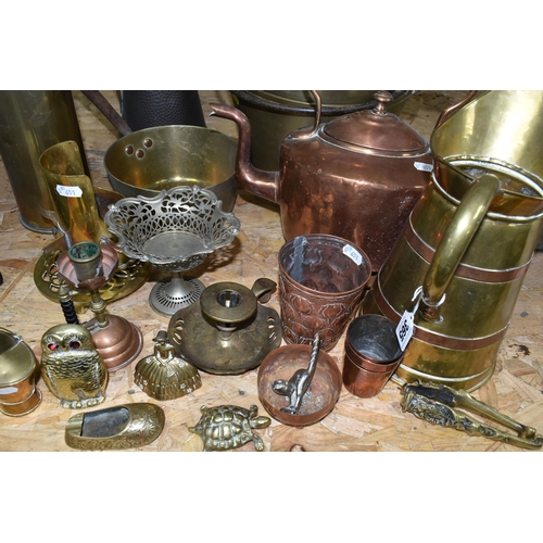 365 - A GROUP OF METAL WARES, to include two brass jam kettles, a brass saucepan, a copper beaker decorate... 