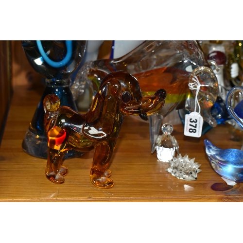 378 - A GROUP OF DECORATIVE GLASS, to include an art glass bull (sd to feet/legs), dog, fish, birds, dolph... 