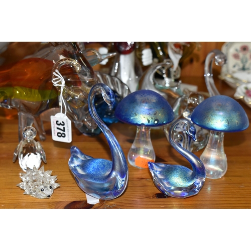 378 - A GROUP OF DECORATIVE GLASS, to include an art glass bull (sd to feet/legs), dog, fish, birds, dolph... 