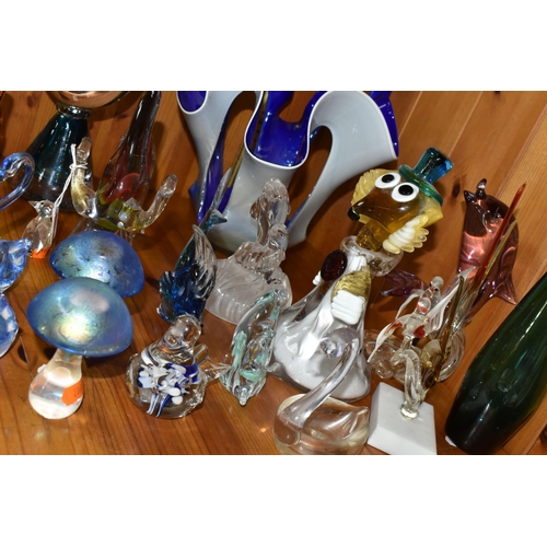 378 - A GROUP OF DECORATIVE GLASS, to include an art glass bull (sd to feet/legs), dog, fish, birds, dolph... 