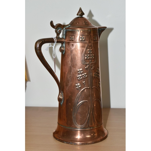 400 - AN ART NOUVEAU COPPER JUG BY JOSEPH SANKEY & SONS, of covered tapering form, with stylised Art Nouve... 