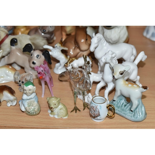 408 - A GROUP OF CERAMICS, GLASS AND OTHER ORNAMENTS, to include six Robertson's jam jazz band figures (tw... 