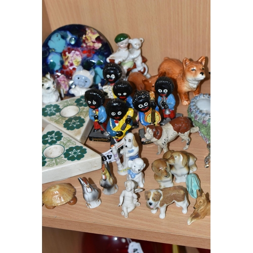 408 - A GROUP OF CERAMICS, GLASS AND OTHER ORNAMENTS, to include six Robertson's jam jazz band figures (tw... 