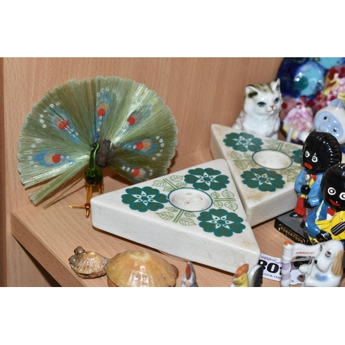 408 - A GROUP OF CERAMICS, GLASS AND OTHER ORNAMENTS, to include six Robertson's jam jazz band figures (tw... 