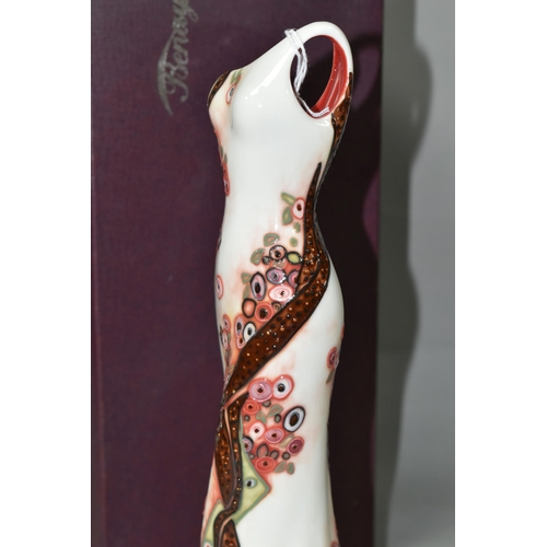 417 - A BOXED BENAYA BY INNOVATION DRESS VASE, 'Secession', signed 'Lee 06', height 30cm (1 + box)  (Condi... 