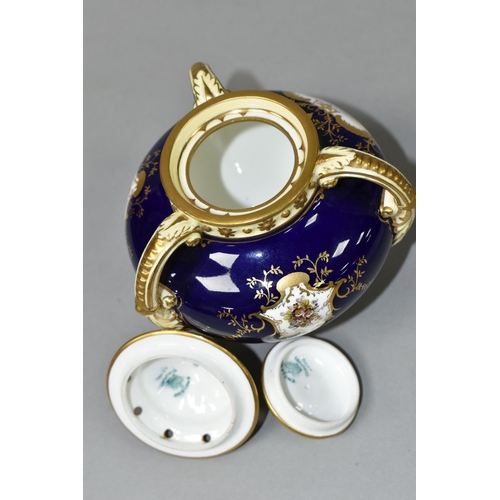 421 - AN EARLY 20TH CENTURY COALPORT POT POURRI, blue, pale yellow and gilt ground, with domed pierced cov... 