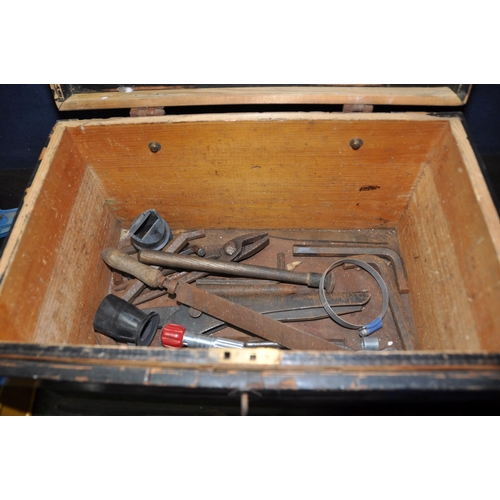 1055 - A WOODEN TOOLBOX AND A PLASTIC TRAY CONTAINING TOOLS AND HARDWARE including taps and dies, two draug... 