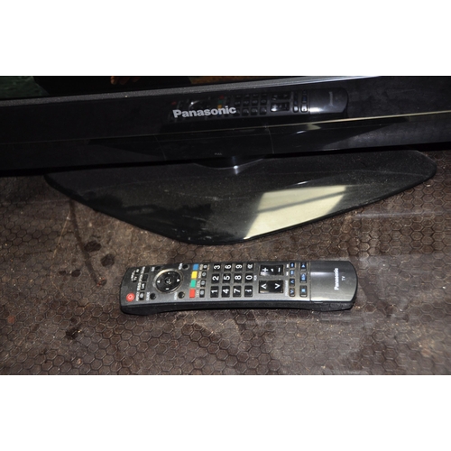 1059 - A PANASONIC TX-32L-XD700 32in TV with remote (PAT pass and working) (2)