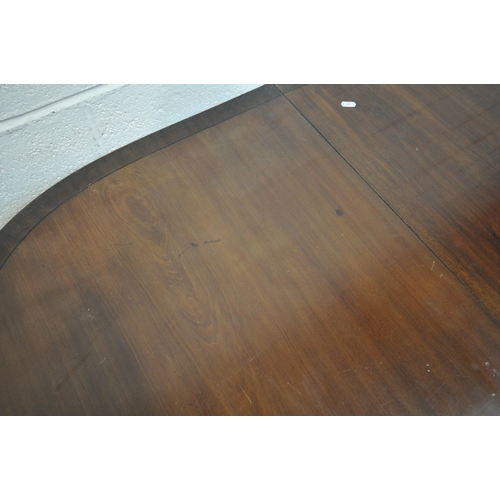 1264 - A 20TH CENTURY MAHOGANY OVAL EXTENDING DINING TABLE, with one additional leaf, on splayed legs, unit... 