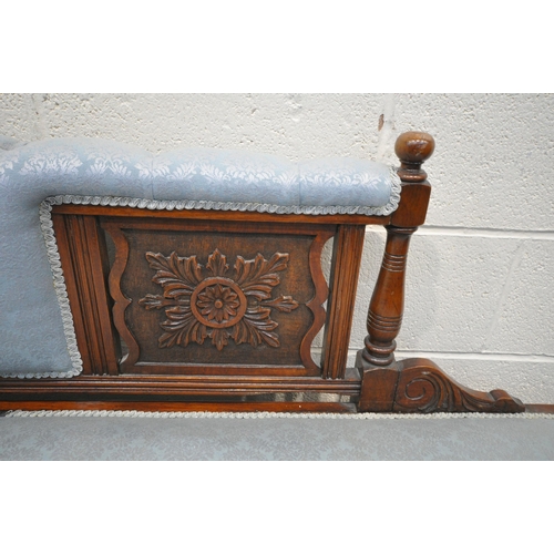 1325 - AN EDWARDIAN WALNUT CHAISE LOUNGE, with blue floral upholstery and a panel to the back, on turned le... 