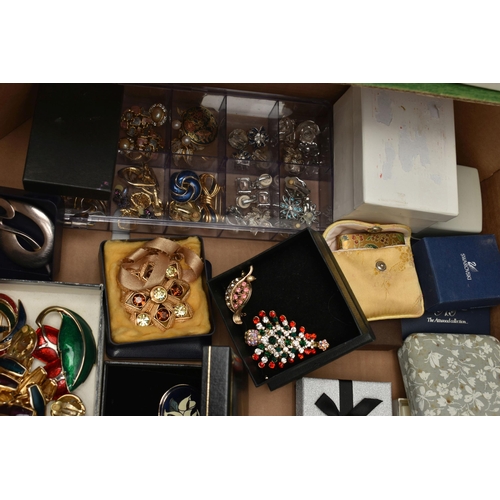 104 - A BOX OF ASSORTED COSTUME JEWELLERY, to include boxed sets of jewellery, imitation pearl necklaces, ... 