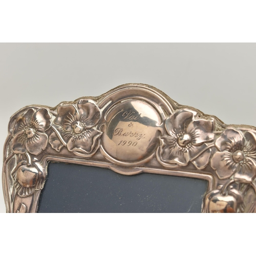 166 - AN ASSORTMENT OF SILVER ITEMS, to include a floral silver photo frame engraved 'Val & Barry 1990, ha... 