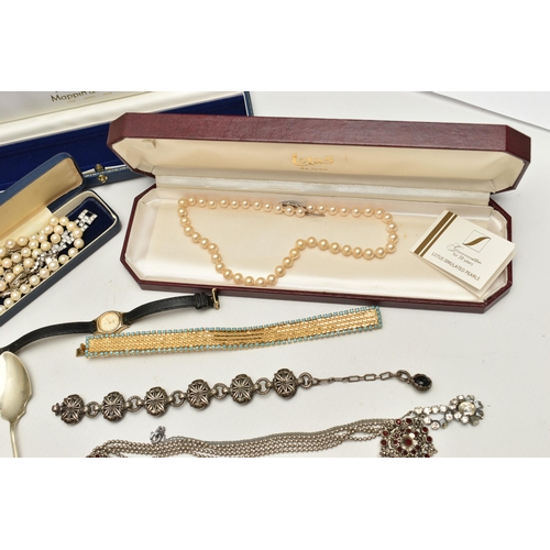 94 - A BOX OF ASSORTED JEWELLERY AND OTHER ITEMS, to include a silver hinged bangle with foliage detail, ... 