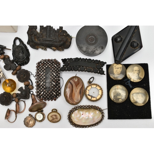 95 - AN ASSORTMENT OF VICTORIAN AND EARLY 20TH CENTURY JEWELLERY ITEMS, to include a carved jet brooch of... 