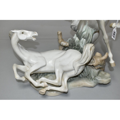 357 - A LLADRO 'GROUP OF HORSES' FIGURINE, 1022 design by Fulgencio Garcia 1969-2005, height 37cm (1) (Con... 