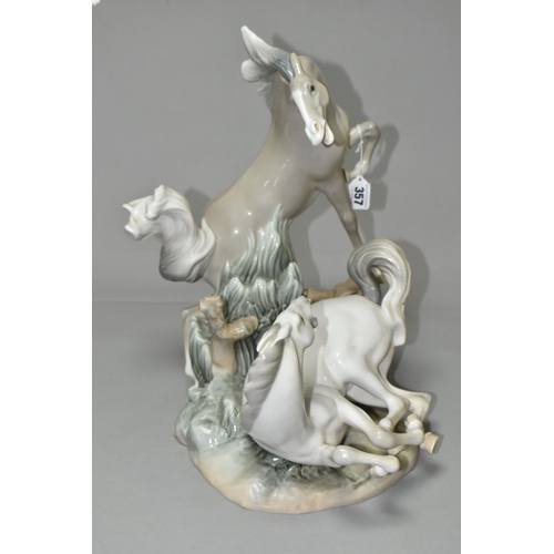 357 - A LLADRO 'GROUP OF HORSES' FIGURINE, 1022 design by Fulgencio Garcia 1969-2005, height 37cm (1) (Con... 