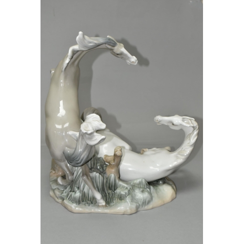 357 - A LLADRO 'GROUP OF HORSES' FIGURINE, 1022 design by Fulgencio Garcia 1969-2005, height 37cm (1) (Con... 