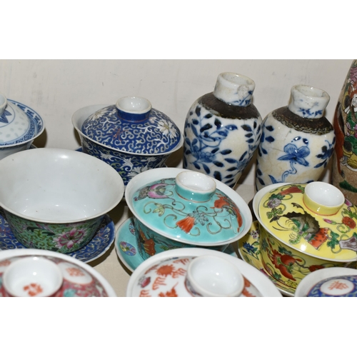 384 - A GROUP OF LATE 19TH AND 20TH CENTURY VASES, BOWLS, COVERS, LADLES AND TEA / SAKI BOWLS, including a... 