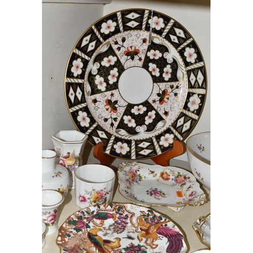 386 - A COLLECTION OF ROYAL CROWN DERBY WARES, comprising a large Imari 2451 charger, diameter 35cm, an Ol... 