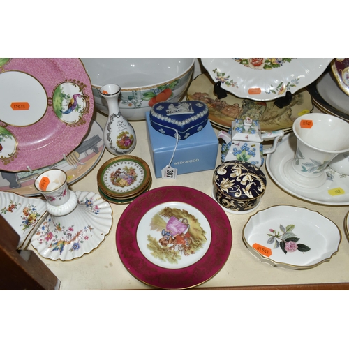 387 - A GROUP OF CERAMICS, to include a boxed Wedgwood blue jasperware heart shaped trinket box, a Wedgwoo... 