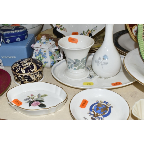 387 - A GROUP OF CERAMICS, to include a boxed Wedgwood blue jasperware heart shaped trinket box, a Wedgwoo... 