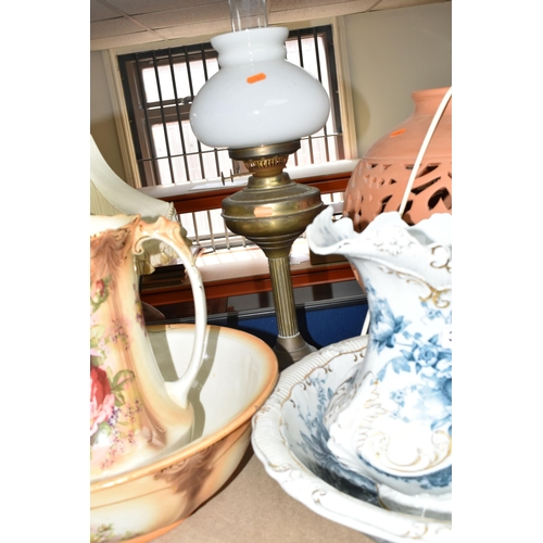 392 - A GROUP OF TABLE LAMPS AND OTHER DECORATIVE HOMEWARES, to include seven table lamps in various style... 