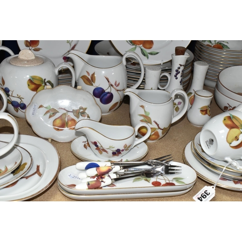 394 - A NINETY SEVEN PIECE ROYAL WORCESTER EVESHAM DINNER SERVICE, comprising a two part vegetable dish, a... 