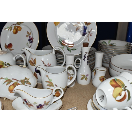 394 - A NINETY SEVEN PIECE ROYAL WORCESTER EVESHAM DINNER SERVICE, comprising a two part vegetable dish, a... 