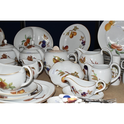 394 - A NINETY SEVEN PIECE ROYAL WORCESTER EVESHAM DINNER SERVICE, comprising a two part vegetable dish, a... 