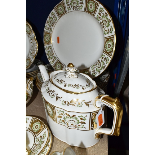 406 - A THIRTY NINE PIECE ROYAL CROWN DERBY 'GREEN DERBY PANEL' DINNER SERVICE, comprising two tureens, a ... 