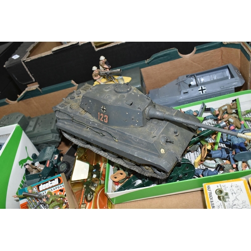 419 - A QUANTITY OF ASSORTED DIECAST AND PLASTIC MILITARY VEHICLES AND TOY SOLDIERS, to include boxed Dink... 