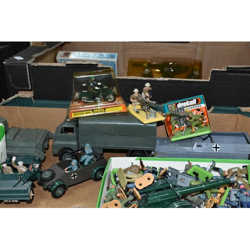 419 - A QUANTITY OF ASSORTED DIECAST AND PLASTIC MILITARY VEHICLES AND TOY SOLDIERS, to include boxed Dink... 