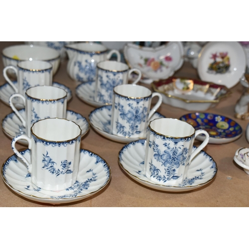 498 - A GROUP OF CERAMICS, comprising a Royal Worcester 'Mansfield' pattern coffee set, coffee pot, sugar ... 