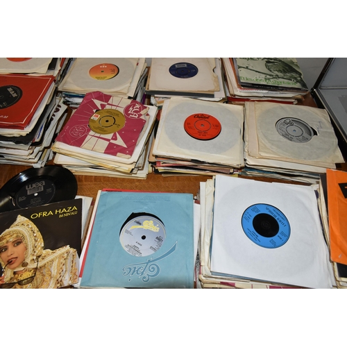 532 - A LARGE WOODEN CASE OF OVER TWO HUNDRED 45RPM SINGLE RECORDS, to include artists Rod Stewart, Boney ... 