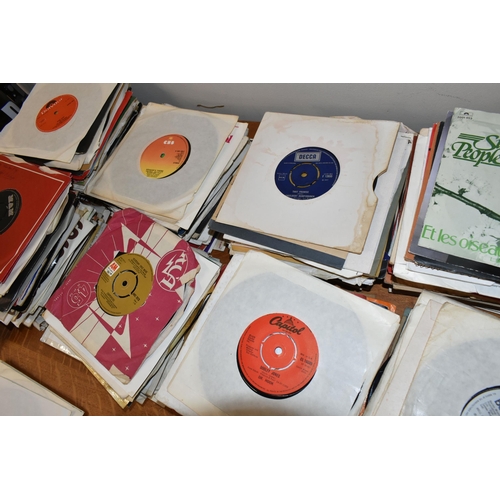 532 - A LARGE WOODEN CASE OF OVER TWO HUNDRED 45RPM SINGLE RECORDS, to include artists Rod Stewart, Boney ... 