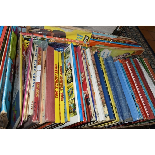 543 - A QUANTITY OF CHILDREN'S ANNUALS AND COMICS, to include a quantity of assorted 1950's Detective and ... 