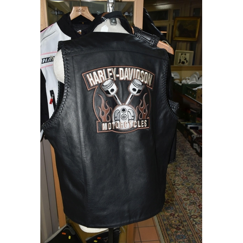 561 - A GROUP OF HARLEY - DAVIDSON AND SIMILAR MOTORCYCLE LEATHERWARE, comprising a Harley-Davidson leathe... 