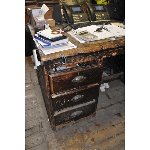 895 - AN EARLY 20th CENTURY KNEEHOLE DESK with three drawers eith side of kneehole solid pine top with rai... 