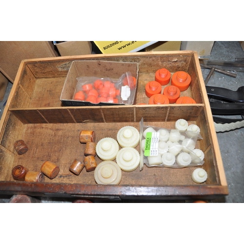 914 - A BOX CONTAINING THOR COPPER, HIDE AND PLASTIC MALLET INSERTS (this lot is located at another locati... 