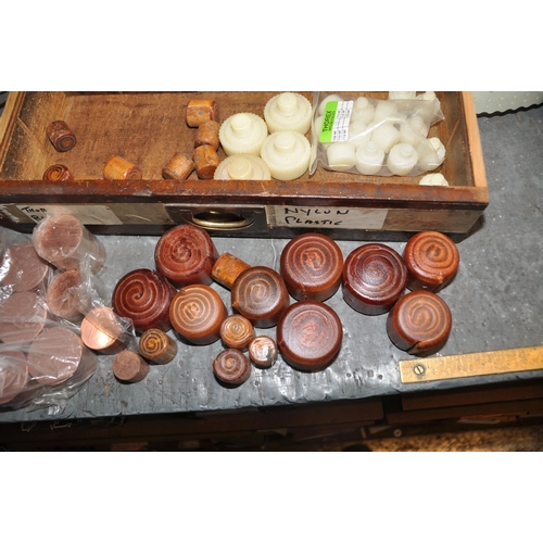 914 - A BOX CONTAINING THOR COPPER, HIDE AND PLASTIC MALLET INSERTS (this lot is located at another locati... 