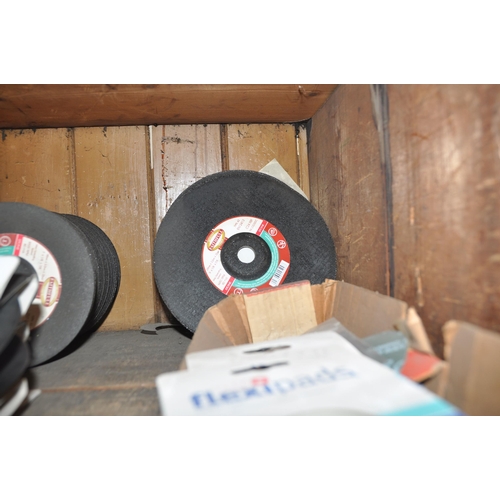 980 - A QUANTITY OF VARIOUS CUTTING AND GRINDING DISCS from 5in to 14in (see pics for details)(this lot is... 