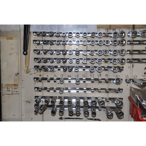 989 - A LARGE QUANTITY OF METRIC AND IMPERIAL SOCKETS by Halfords, Silverline, Expert, also ratchets, exte... 