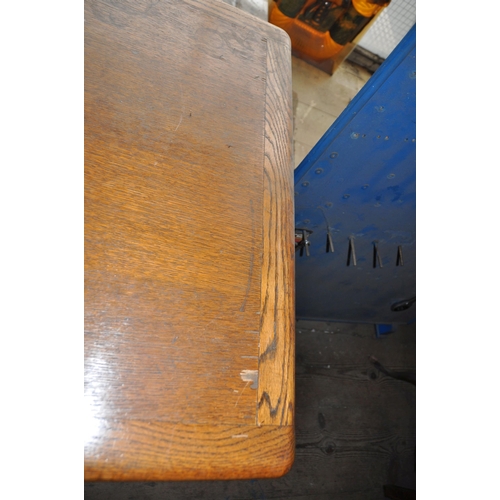 994 - AN EARLY 20th CENTURY OAK DESK with two drawers either side of open knee hole standing on square leg... 