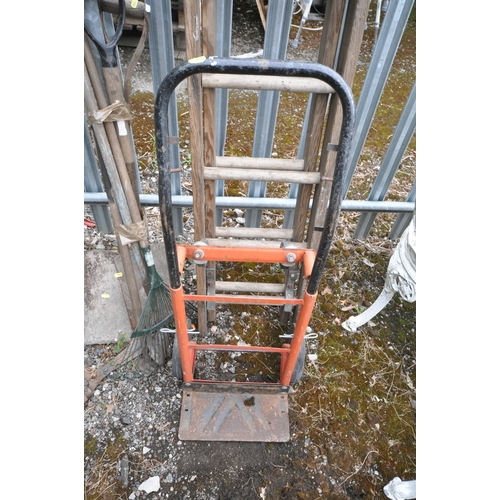 1001 - A SELECTION OF VARIOUS TOOLS, to include a wooden sixteen rung extension ladder, closed length 199cm... 