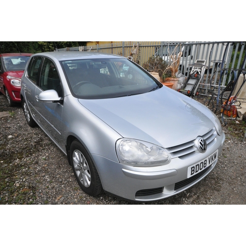 1004 - A VOLKSWAGON GOLF 1.6 FSI MATCH 5 DOOR HATCHBACK CAR, BD08 VKM, in silver, manual gearbox, 1598cc pe... 