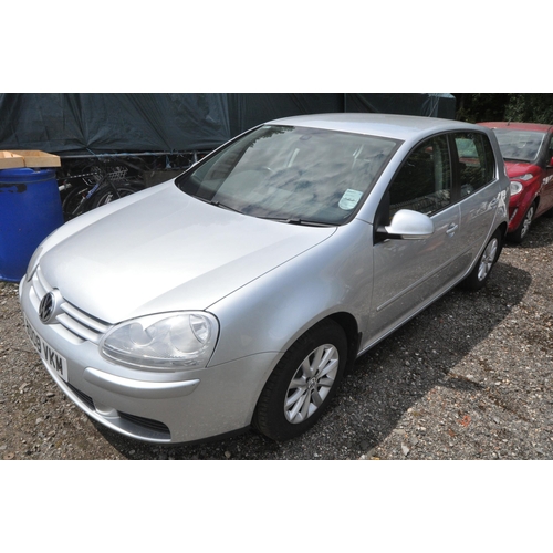 1004 - A VOLKSWAGON GOLF 1.6 FSI MATCH 5 DOOR HATCHBACK CAR, BD08 VKM, in silver, manual gearbox, 1598cc pe... 