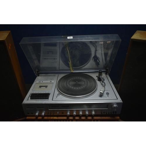 1057 - A TOSHIBA SM-3350 STEREO MUSIC CENTRE (PAT pass and tested, tuner and tape player working, turntable... 