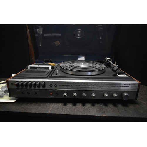 1058 - A NATIONAL PANASONIC SG-1070L together with a pair of matching speakers, manual and microphone (PAT ... 