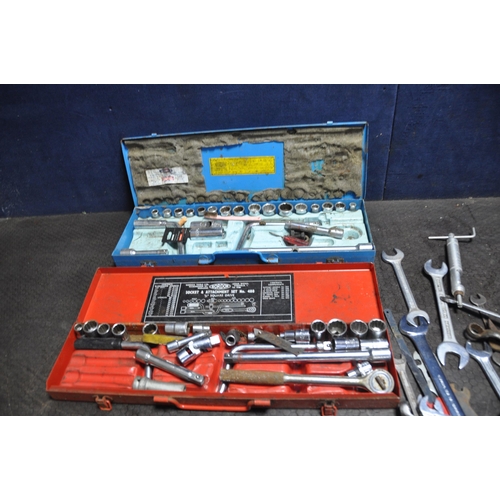 1071 - A HALFORDS STACKING MECHANICS TWO PIECE TOOL CHEST containing spanners, two partial socket sets and ... 