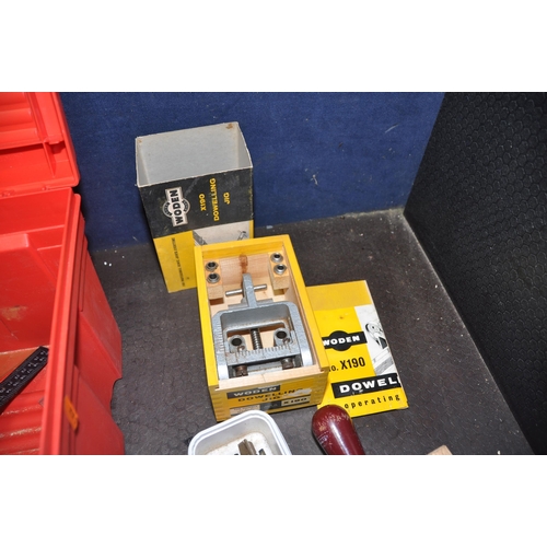 1080 - A PLASTIC TOOLBOX CONTAINING CARPENTRY TOOLS including a Woden X190 dowelling jig, a Record No0110 p... 